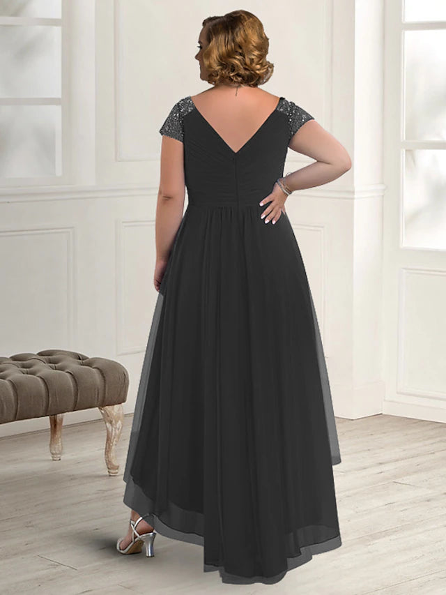 A-Linien-Kleid für die Brautmutter in Übergröße, elegant, hoher und niedriger V-Ausschnitt, asymmetrisch, bodenlang, Chiffon, kurze Ärmel, mit Falten und Perlen